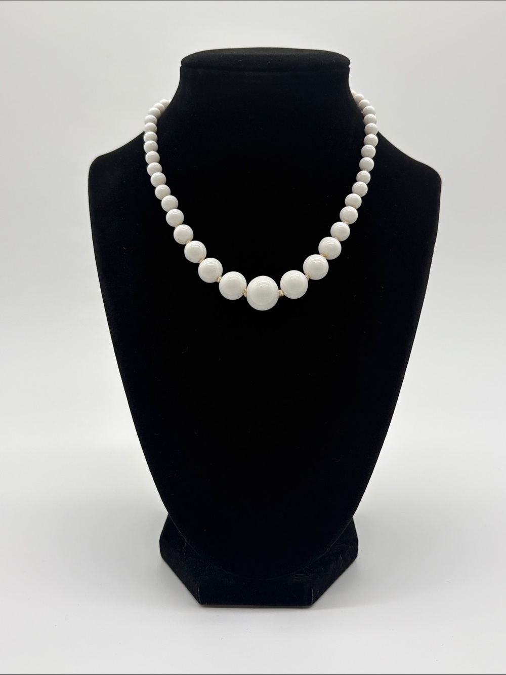 Vintage White Bead Necklace Graduated Round Beads Classic Jewelry